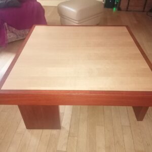 Table basse bois exotique 1m x 1m