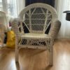 Fauteuil blanc en osier – Image 2