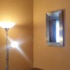 Petit miroir mural cadre métal frappé – Image 5