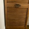 Meuble en chêne à rideaux – Image 6