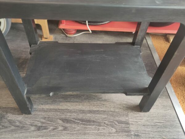Petite table noire en bois – Image 3