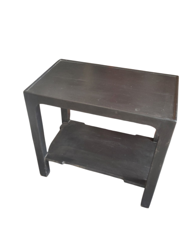 Petite table noire en bois