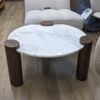 Table basse marbre blanc et habillage noyer – Image 2