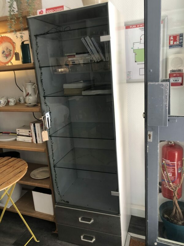 Meuble de métier : Étagères en verre, Tiroirs en metal – Image 3