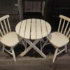Ensemble petite table et 2 chaises bois blanc année 80 – Image 2