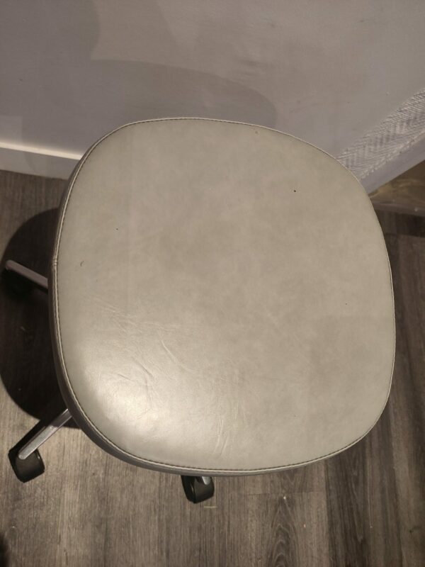 Tabouret cuir gris – Image 3