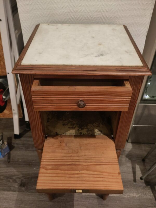 Table de chevet en bois avec marbre blanc – Image 3