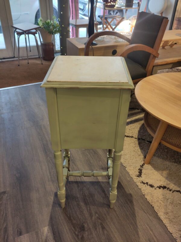 Table de chevet en bois avec marbre blanc – Image 3