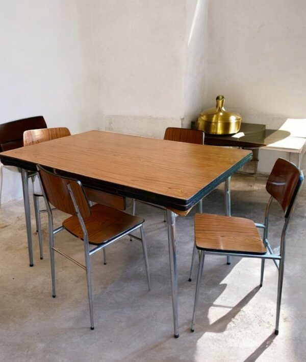 Table et chaises en Formica – Image 4