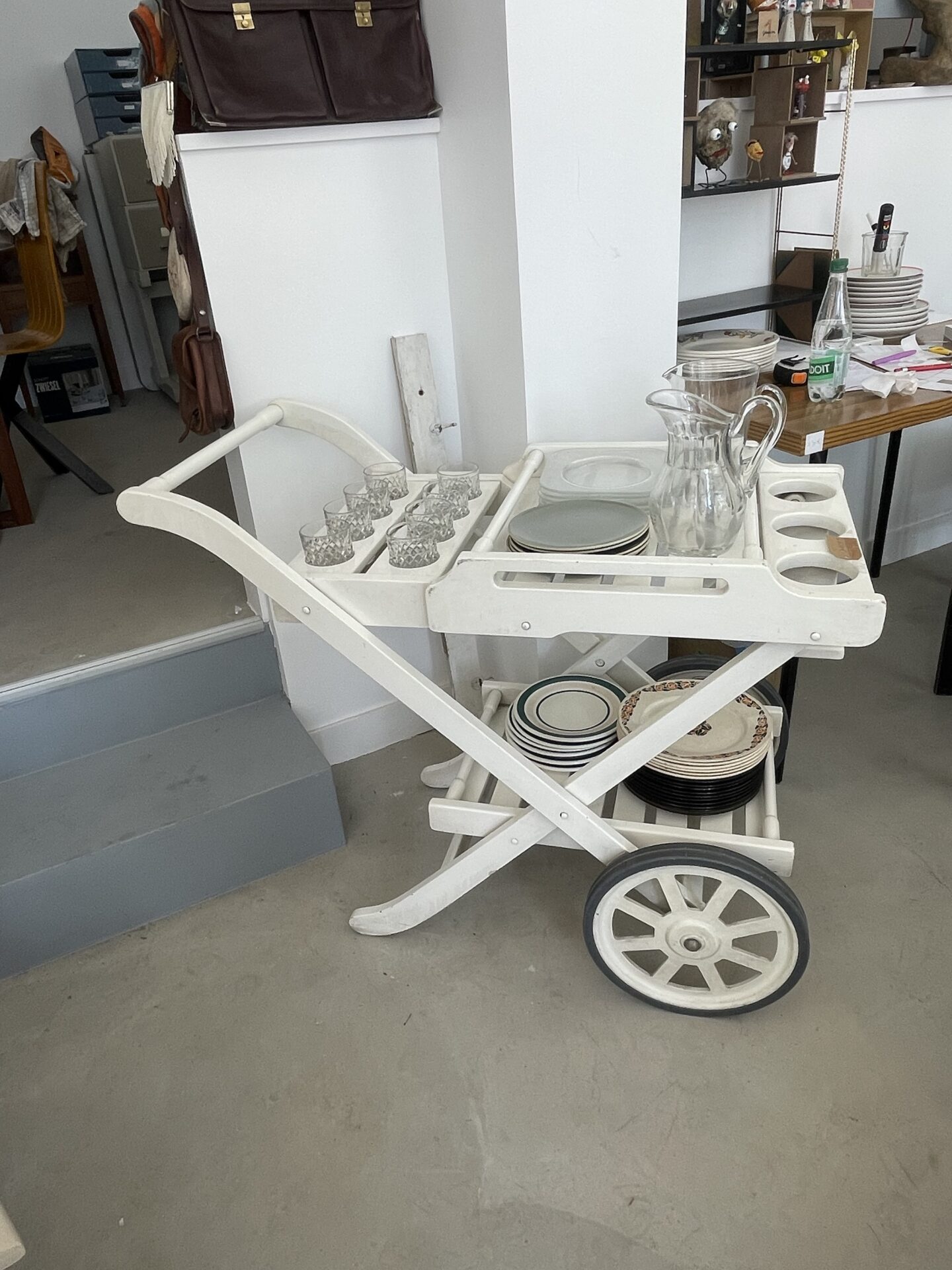 Desserte roulante en bois blanc triconfort – Image 2