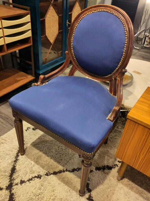 Fauteuil style Louis XV bleu – Image 2