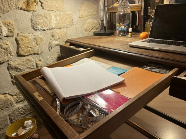 Vends magnifique bureau en bois massif – Image 4