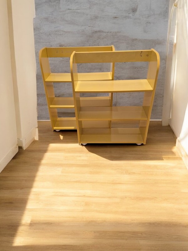 Lots de deux étagères jaunes SMALLABLE – Image 2