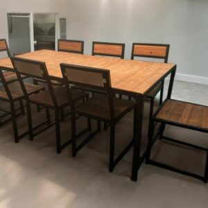 Table style industriel métal et bois + 8 chaises