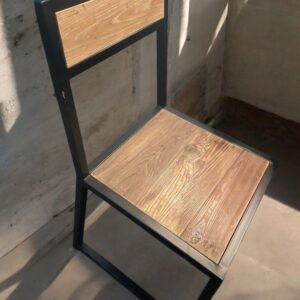 Table style industriel métal et bois + 8 chaises