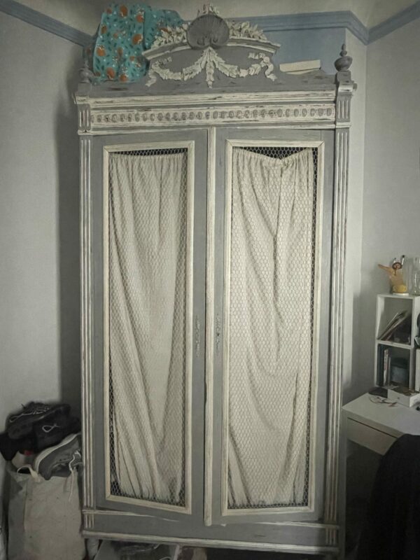 Armoire ancienne avec une belle patine grise claire – Image 4