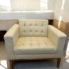 Fauteuil blanc cassé club cuir dans le goût de Florence Knoll – Image 2