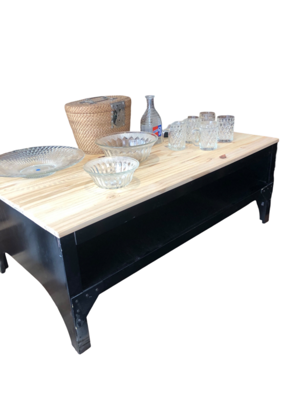 Table basse rectangulaire pin naturel et pieds noirs