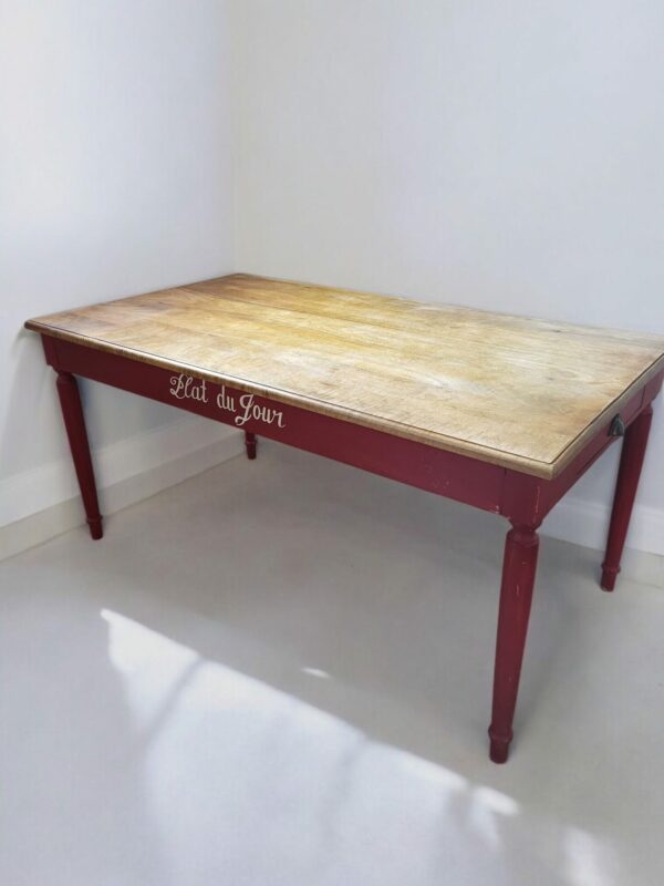 Table de salle à manger en manguier massif, peinture rouge Maison du monde