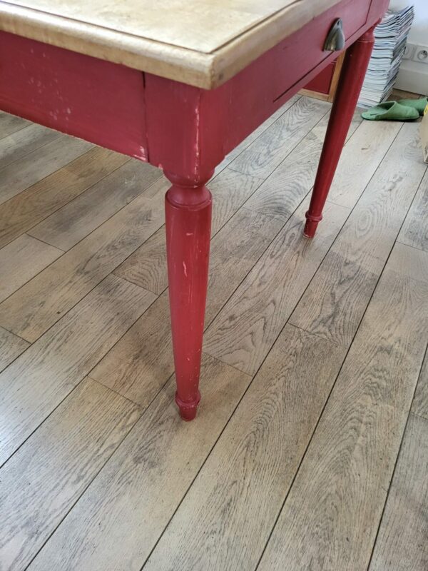 Table de salle à manger en manguier massif, peinture rouge Maison du monde – Image 9