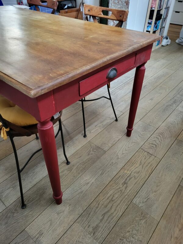 Table de salle à manger en manguier massif, peinture rouge Maison du monde – Image 5