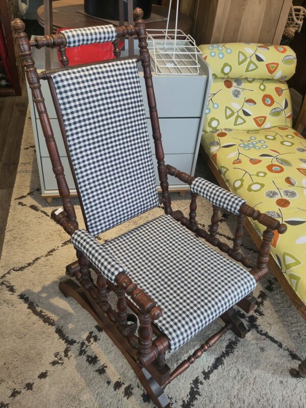 Chaise/Fauteuil à bascule en bois rénové – Image 2