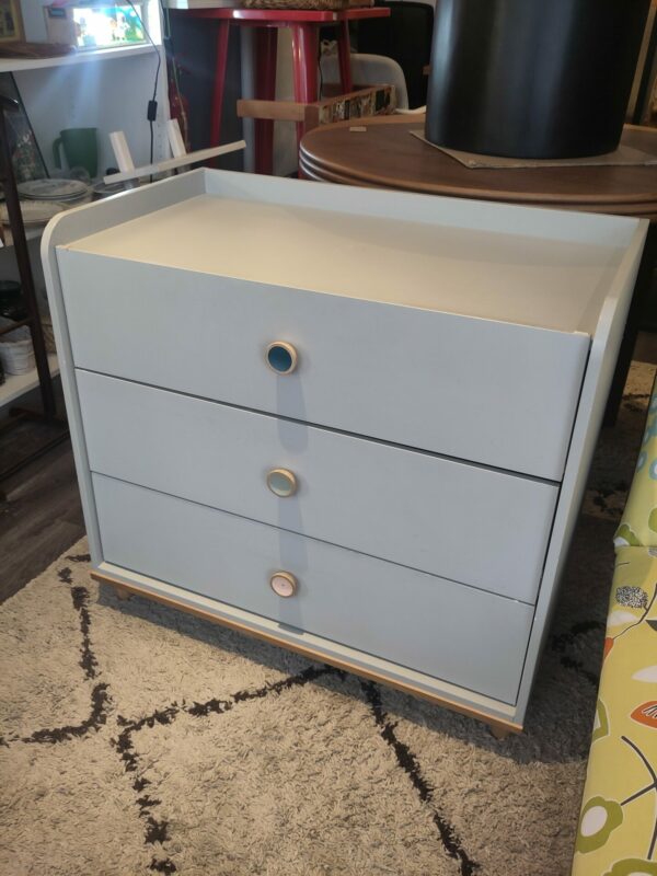 Commode grise avec 3 tiroirs – Image 2