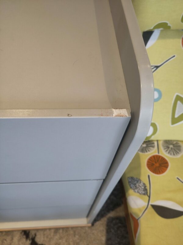 Commode grise avec 3 tiroirs – Image 7