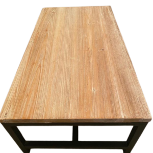 Table basse en acacia et pieds en fer noir