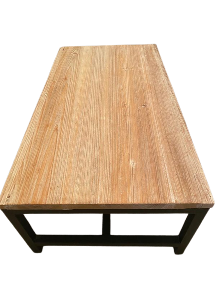 Table basse en acacia et pieds en fer noir