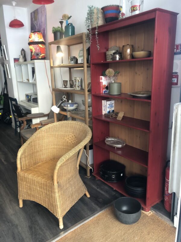 BILLY IKEA vintage rouge et lambris bois – Image 2