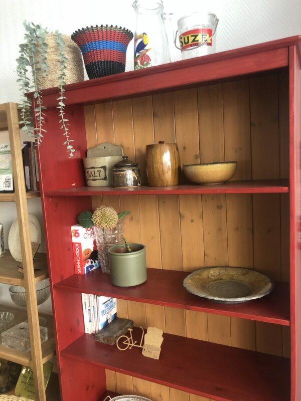 BILLY IKEA vintage rouge et lambris bois – Image 3