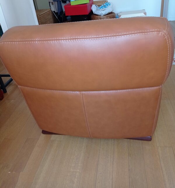 Fauteuil en cuir marron clair – Image 3