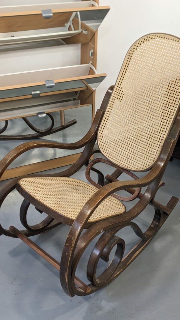 Fauteuil à bascule bois et rotin – Image 4
