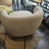 Fauteuil Guilia écru bouclé – Image 4