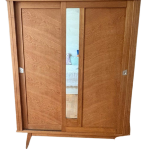 Armoire vintage