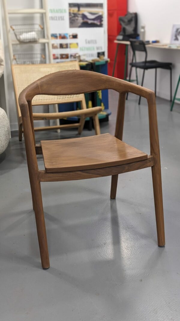 Chaise en teck style années 70 – Image 3