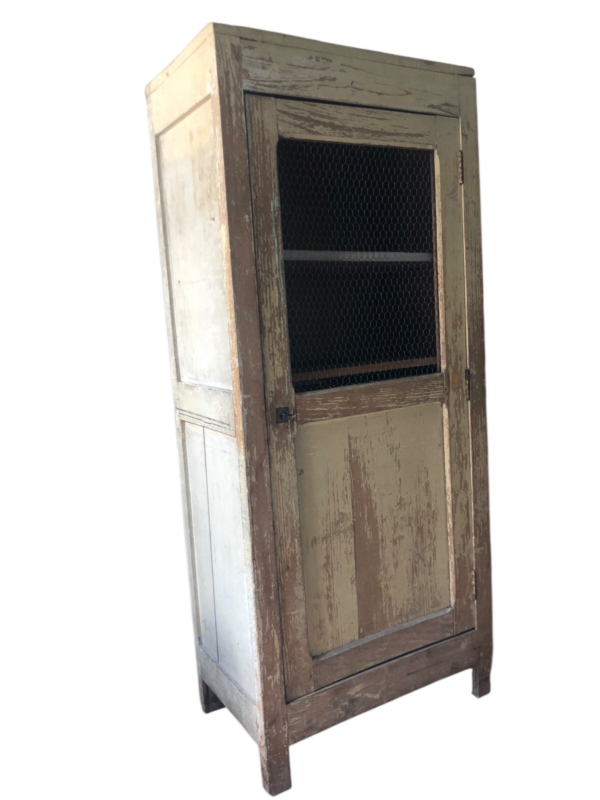 Petite armoire parisienne