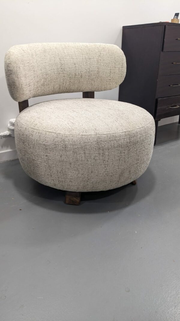 Fauteuil Platon noyer et tissu chiné réparé – Image 3