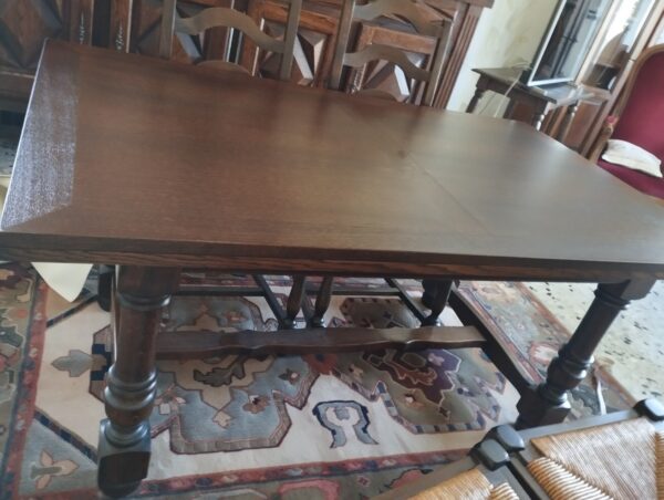 Table en bois massif. 
(Possibilité de poncage et éclaircissement) – Image 2