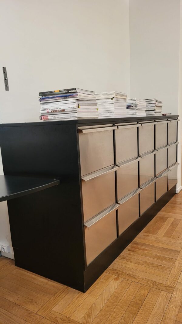 Meuble de rangement fait sur mesure en inox (agence d’architecture) – Image 5