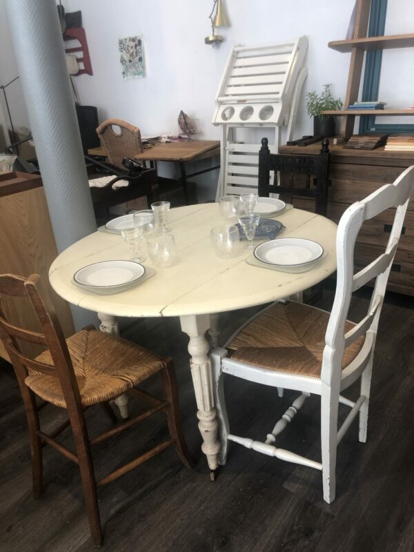 Table de salle à manger patine blanche (2 rabats 1 rallonge) – Image 2