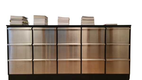 Meuble de rangement fait sur mesure en inox (agence d’architecture)