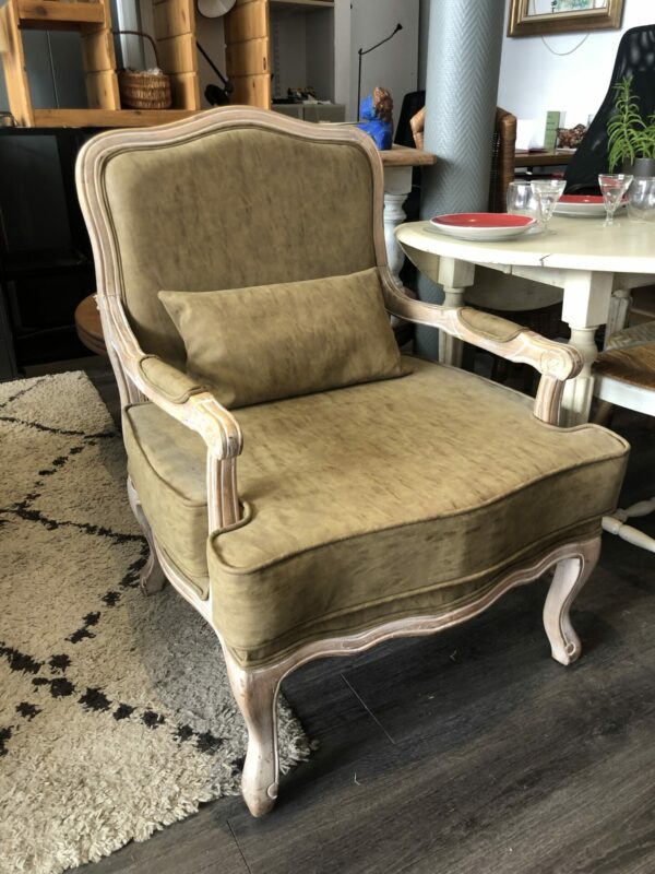 Fauteuils - chauffeuses modernisés par un simili cuir vert – Image 2