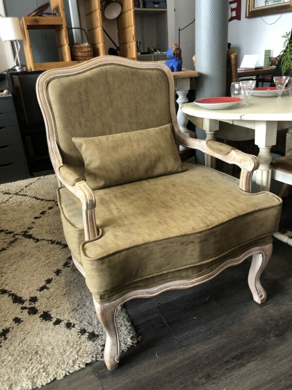 Fauteuils - chauffeuses modernisés par un simili cuir vert – Image 3
