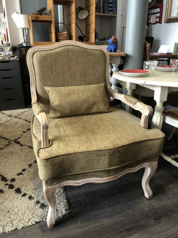 Fauteuils - chauffeuses modernisés par un simili cuir vert – Image 4