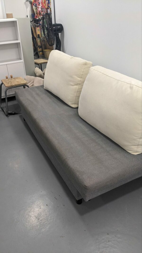 Canapé-lit IKEA ÄLVDALEN – Compact, pratique, avec coussins – Image 2