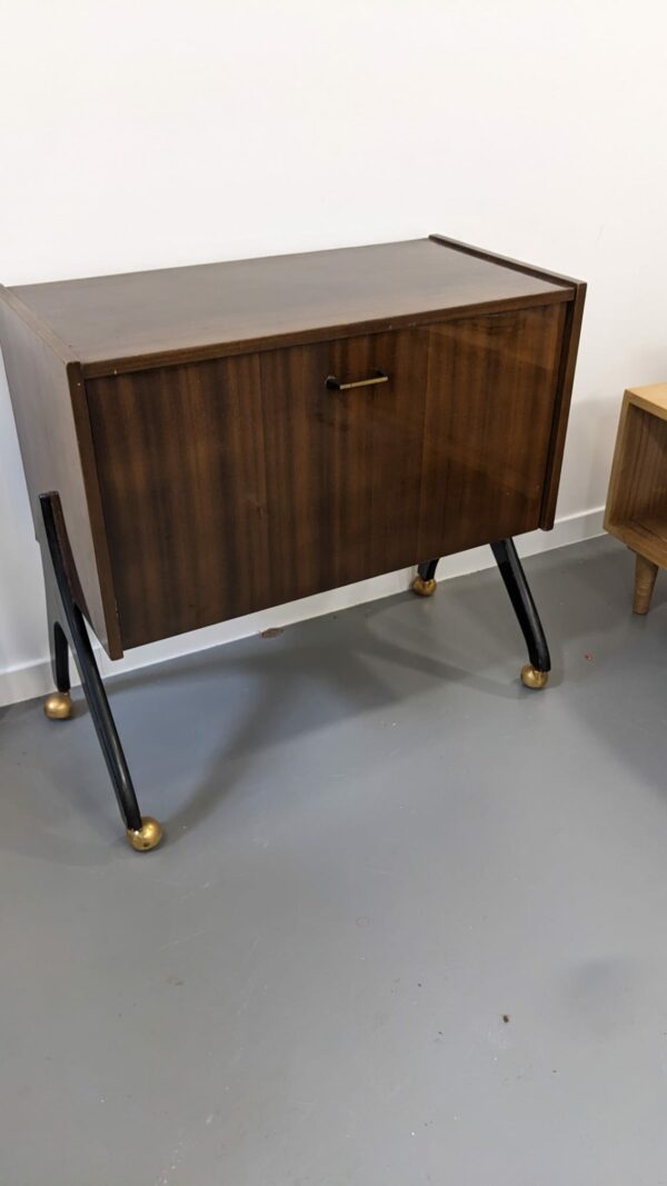 Meuble de salon années 60 sur roulette – Image 2