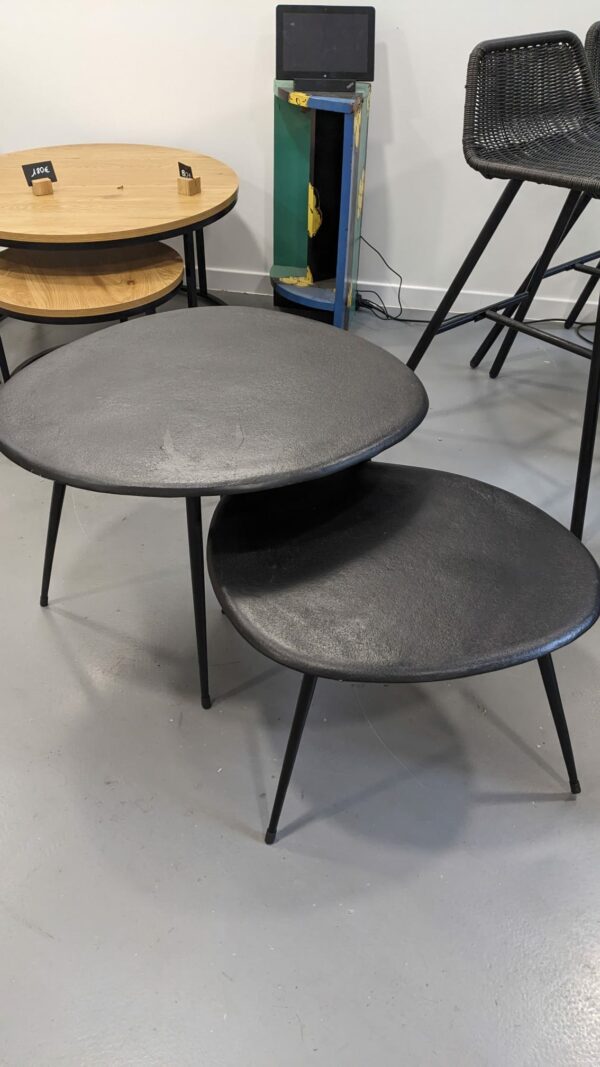 Paire de table basse en fonte d'aluminium – Image 3