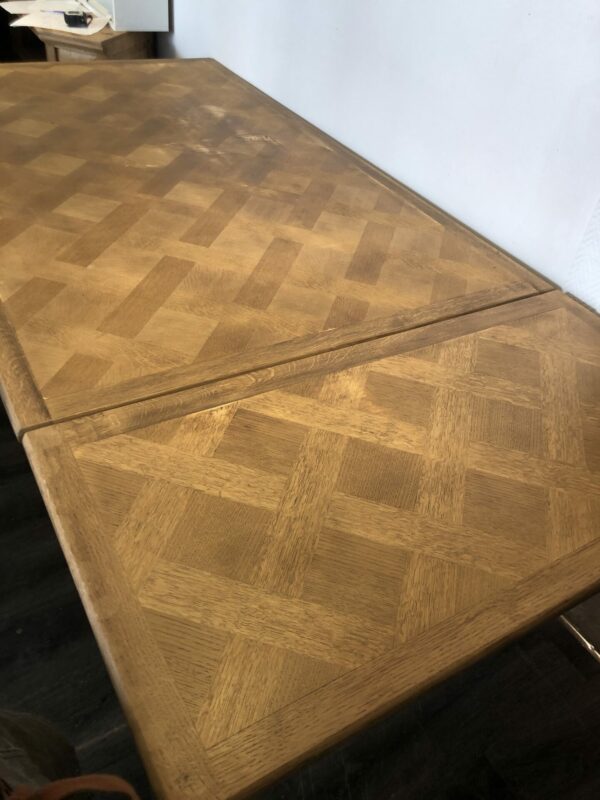 Grande table de salle à manger et rallonges intégrées – Image 9